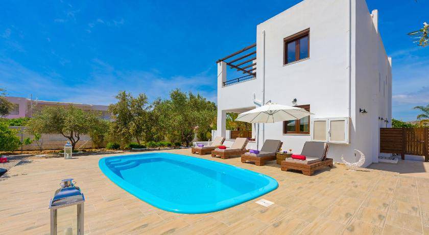 Photo of Others in Pefkos