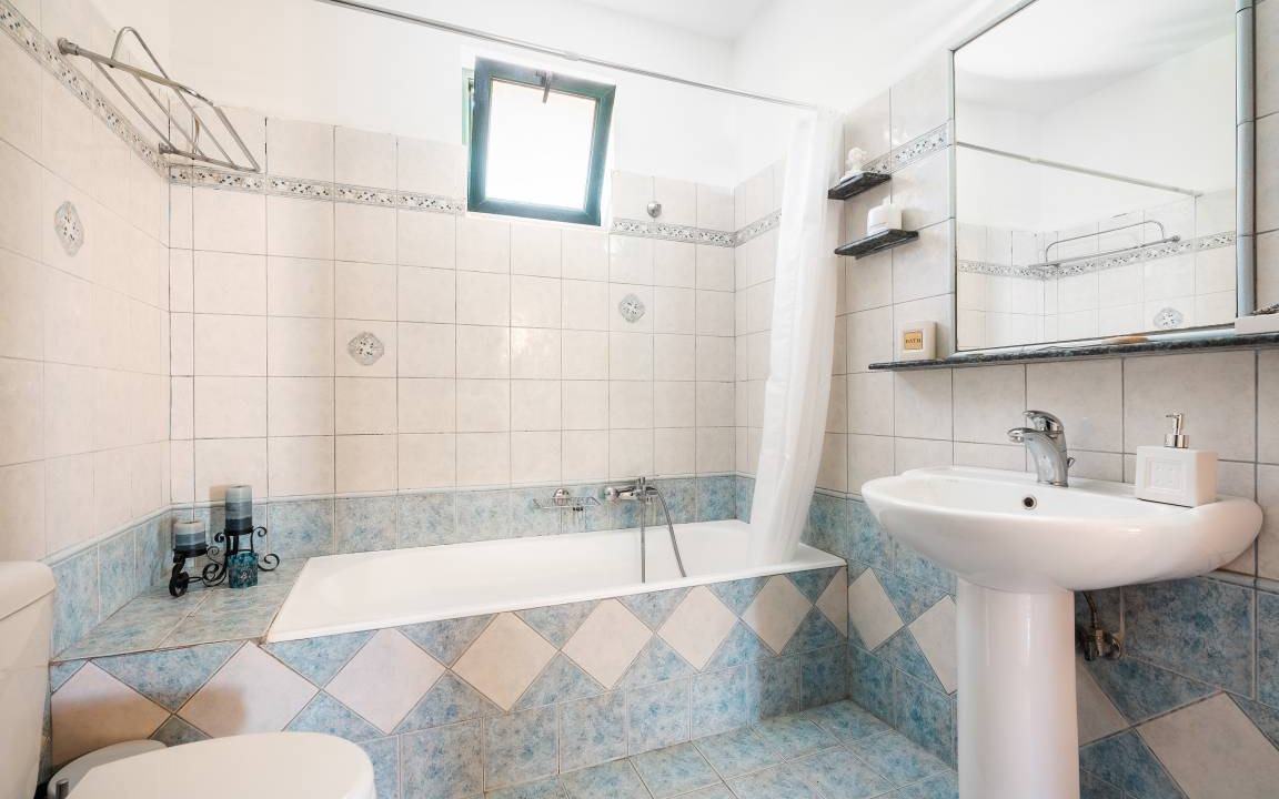 Photo of Bathroom in Salakos