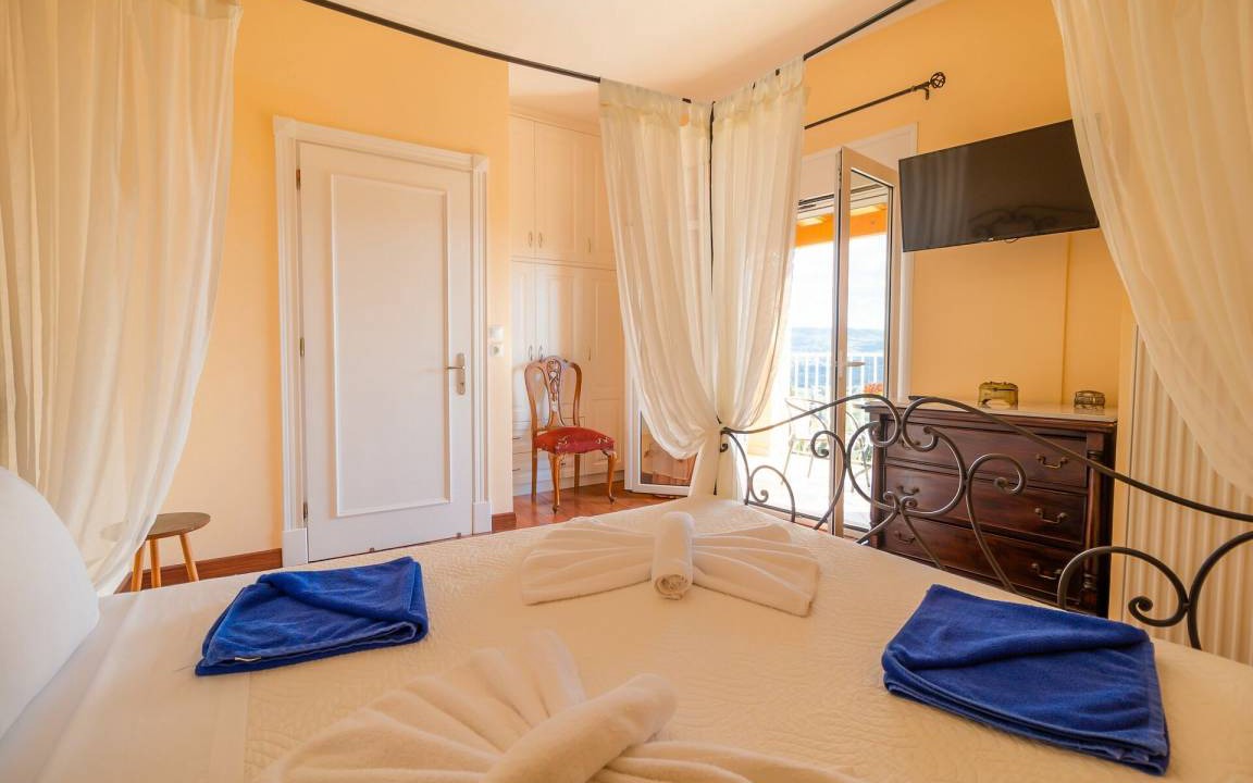 Photo of Bedroom in Esperion