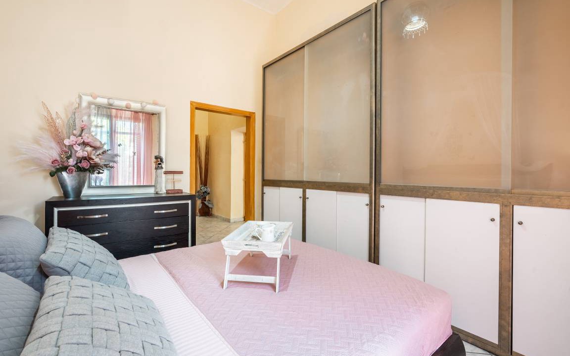 Photo of Bedroom in Salakos