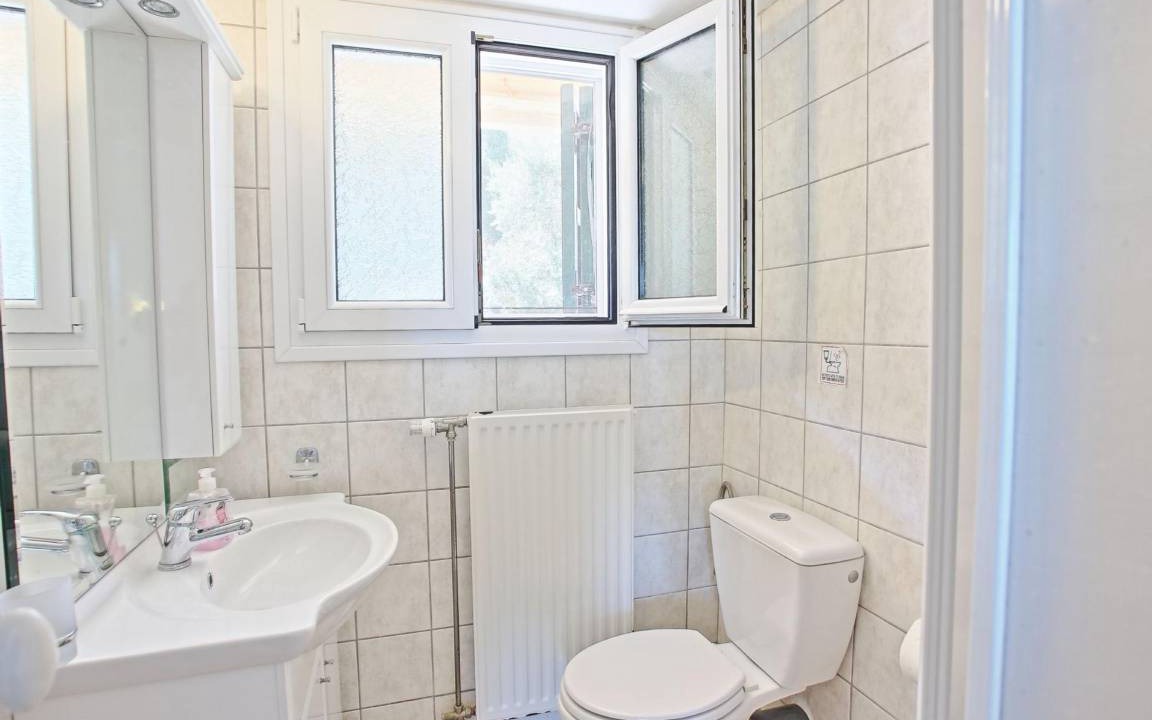 Photo of Bathroom in Apraos