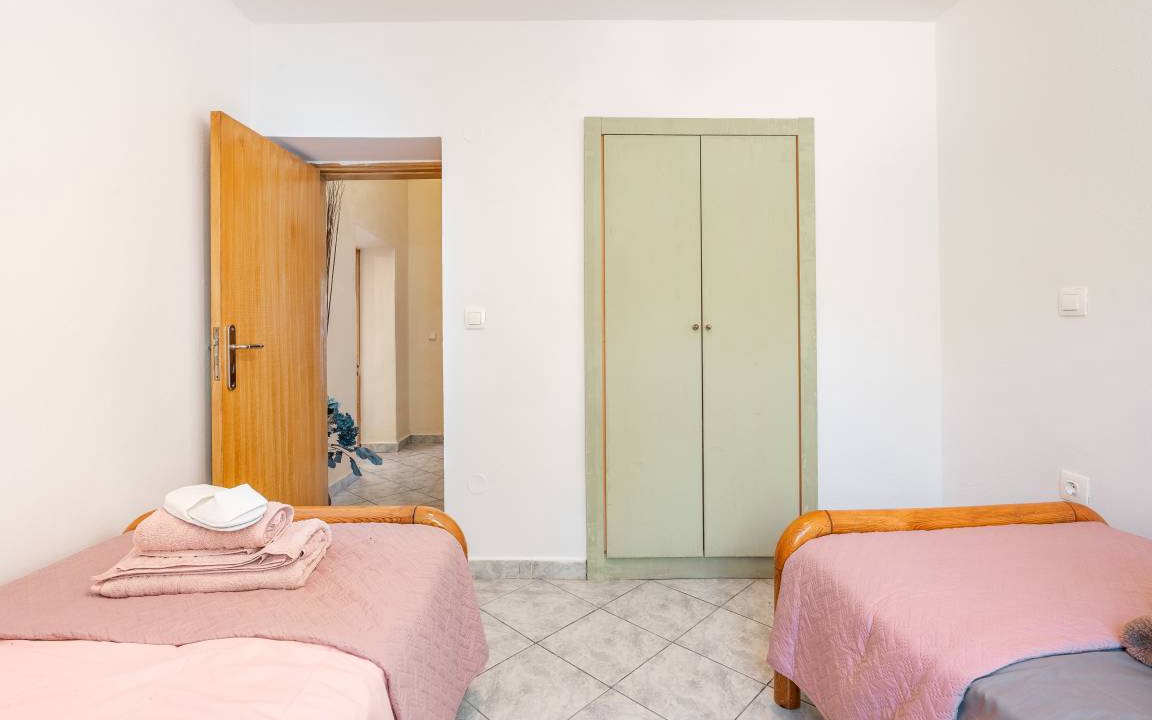 Photo of Bedroom in Salakos