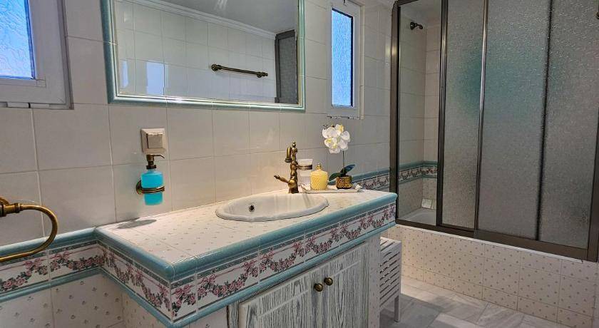Photo of Bathroom in Saronikos