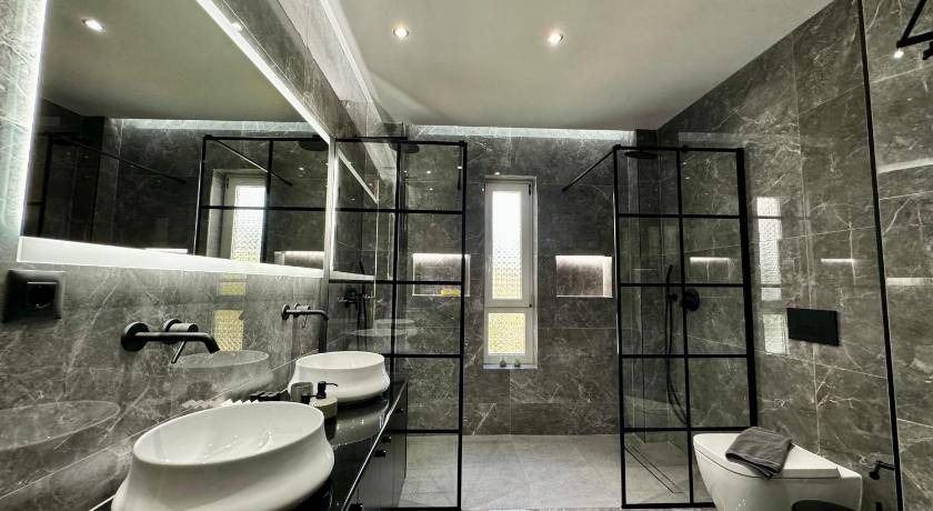Photo of Bathroom in Petaloudes