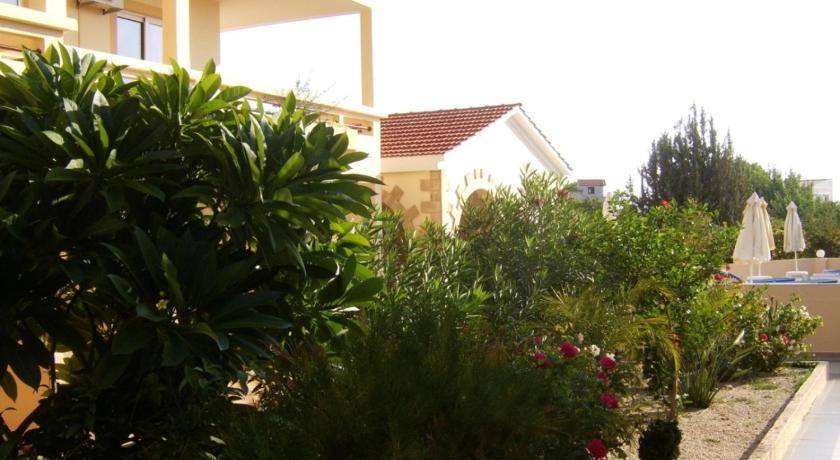 Photo of Others in Pefkos