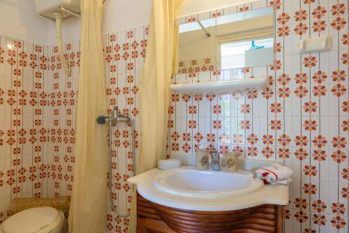 Photo of Bathroom in Neapoli