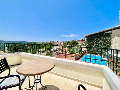 Photo of Patio Balcony in Esperion