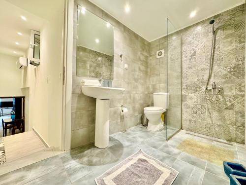 Photo of Bathroom in Esperion