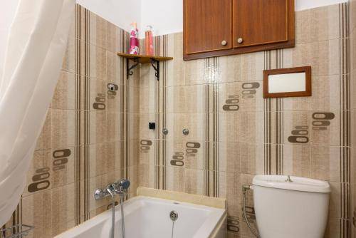Photo of Bathroom in Neapoli