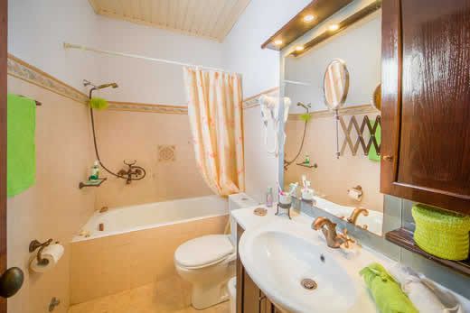 Photo of Bathroom in Longos
