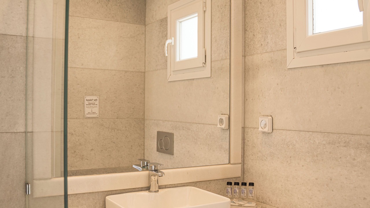 Photo of Bathroom in Ampelas
