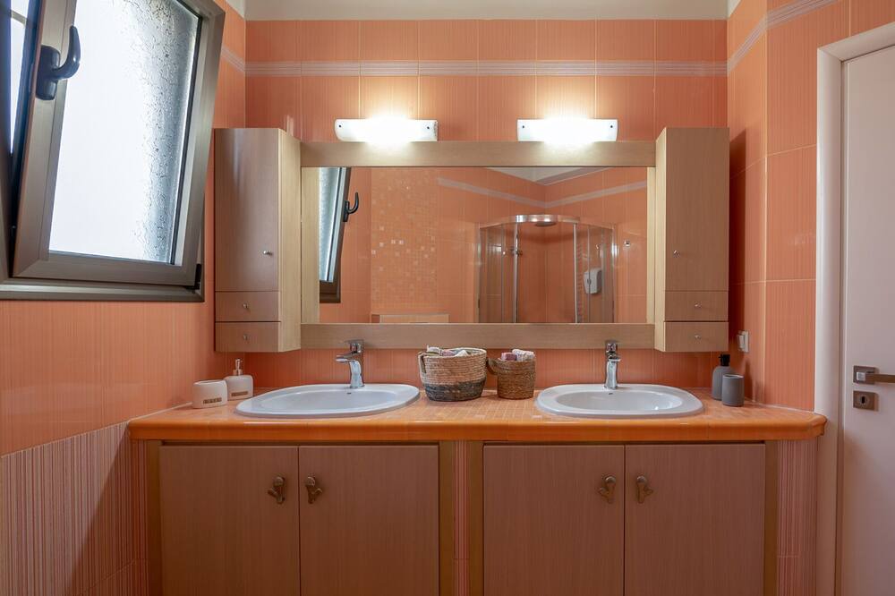 Photo of Bathroom in Gerani