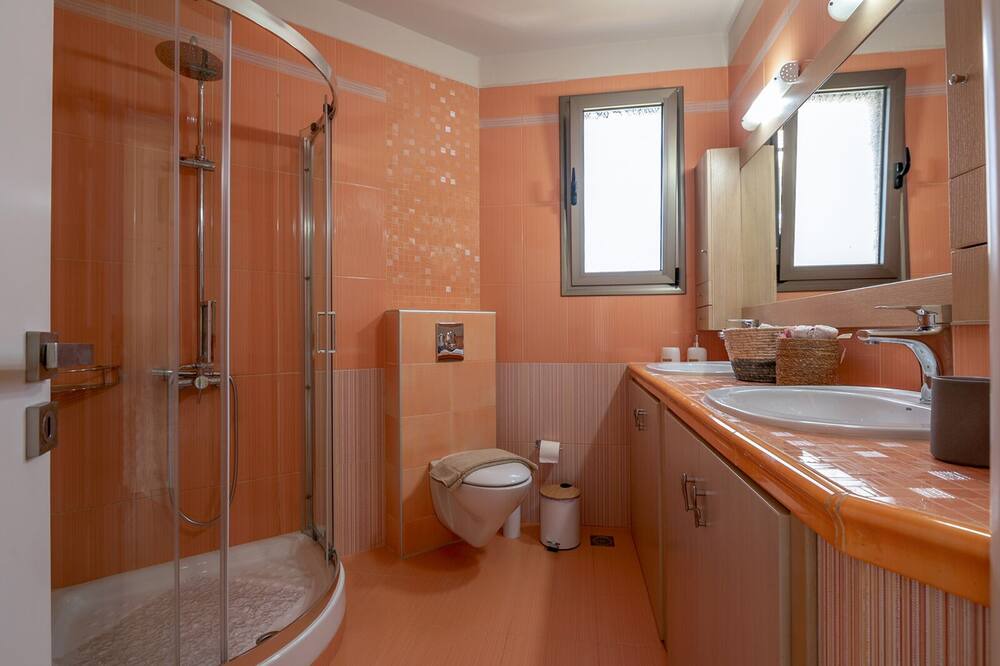 Photo of Bathroom in Gerani