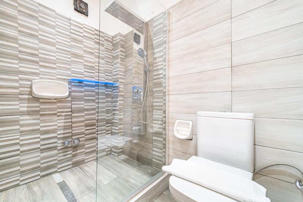 Photo of Bathroom in Gardenos