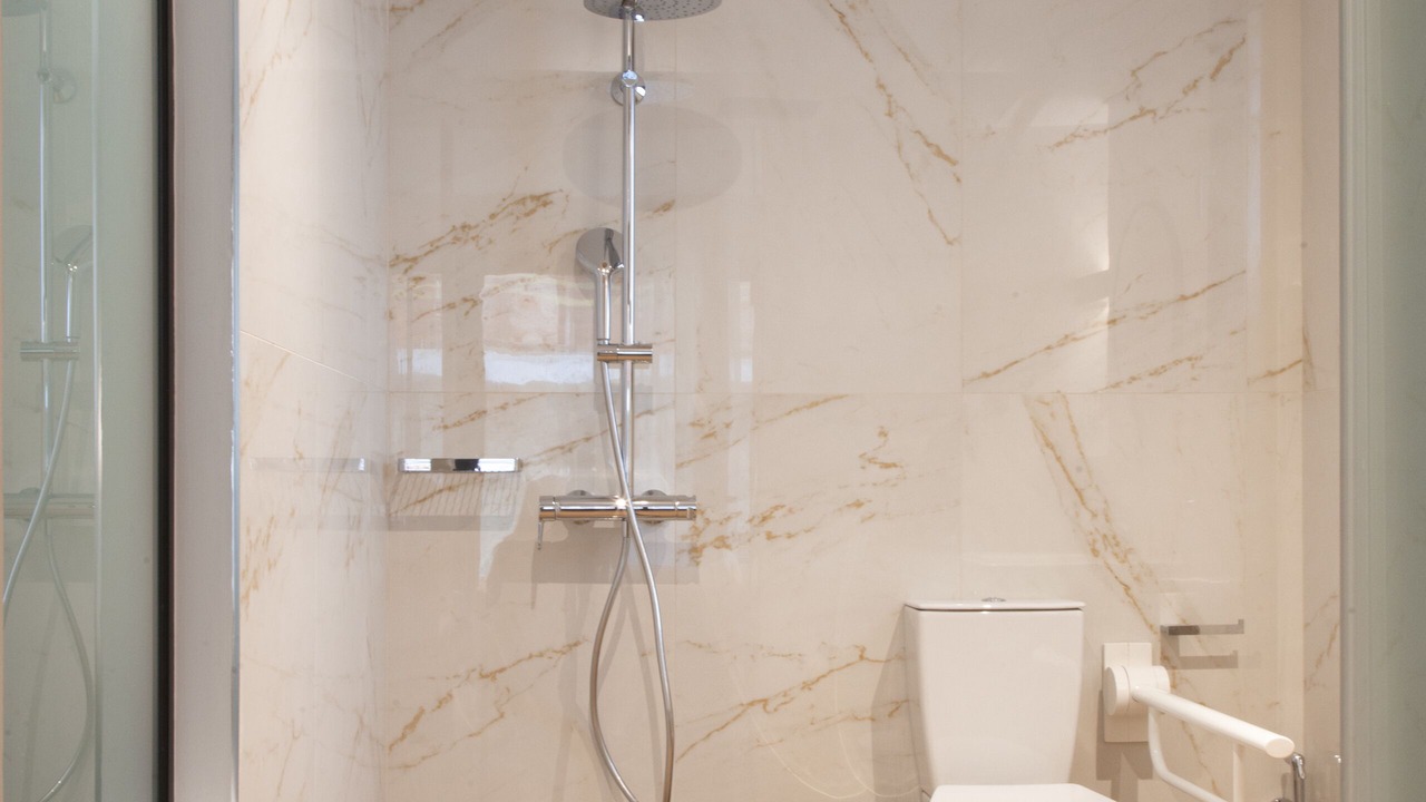 Photo of Bathroom in Volos City Centre
