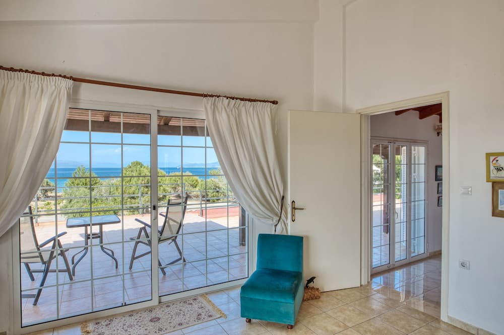 Photo of Livingroom in Lakopetra