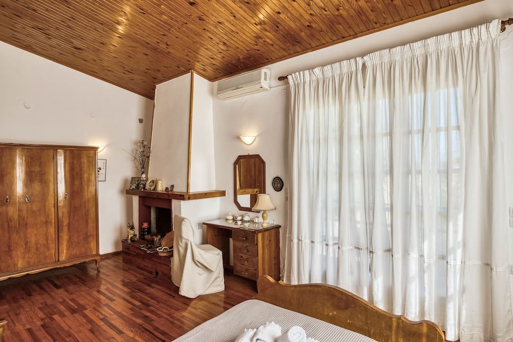 Photo of Bedroom in Lakopetra