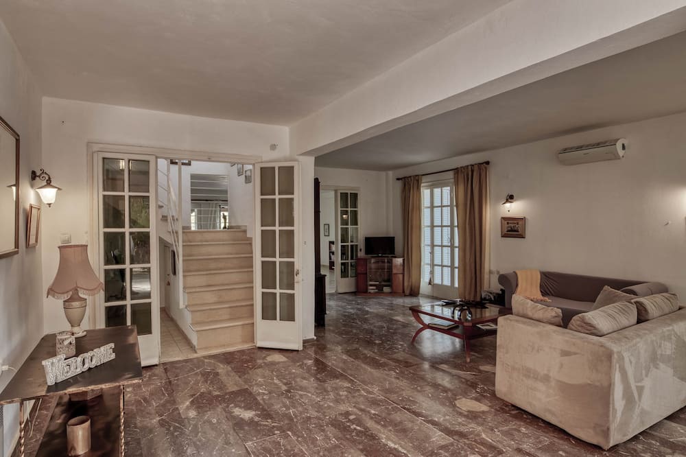 Photo of Livingroom in Lakopetra