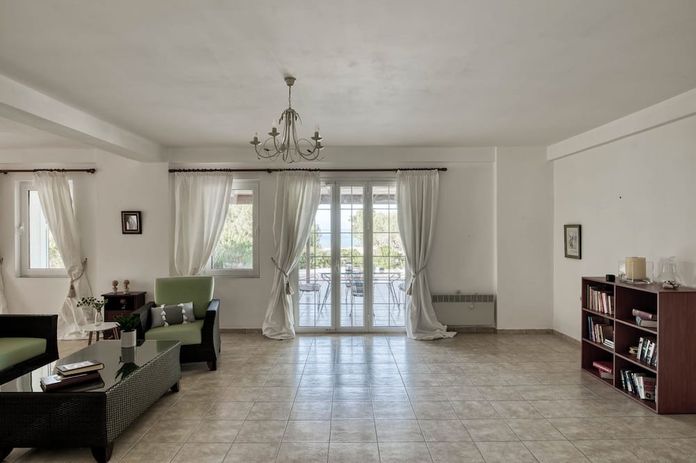 Photo of Livingroom in Lakopetra