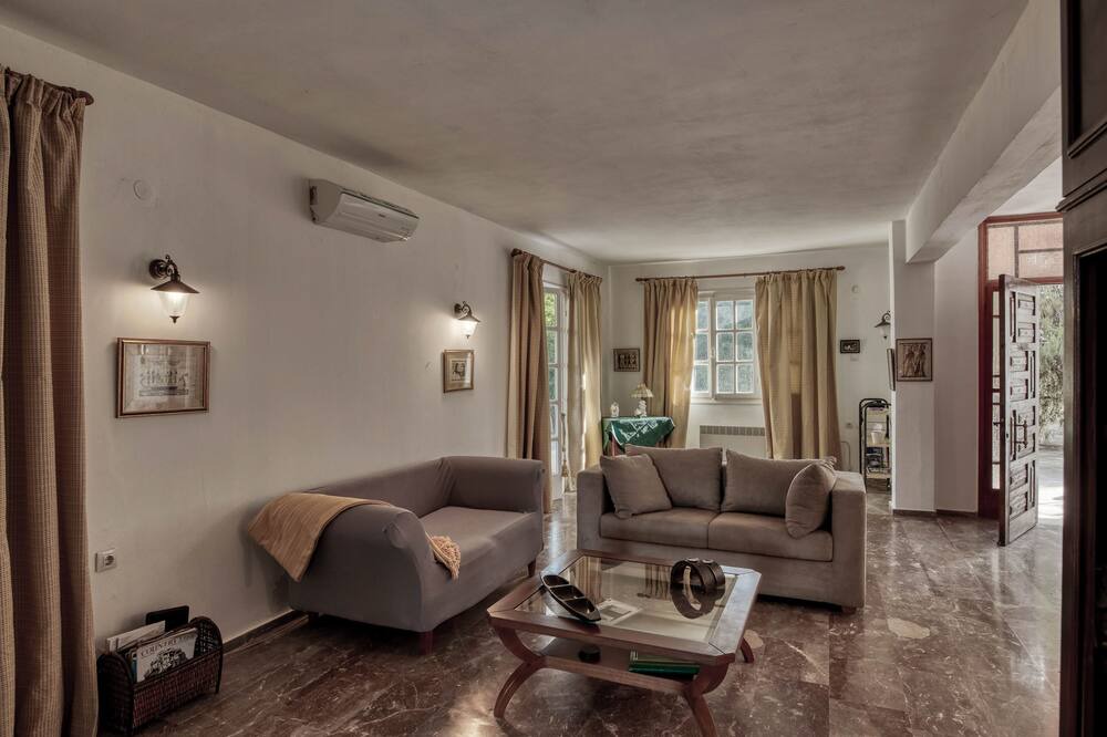 Photo of Livingroom in Lakopetra