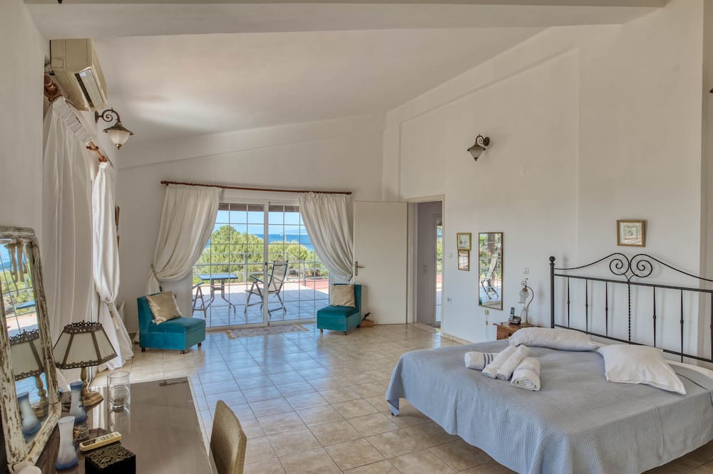 Photo of Bedroom in Lakopetra