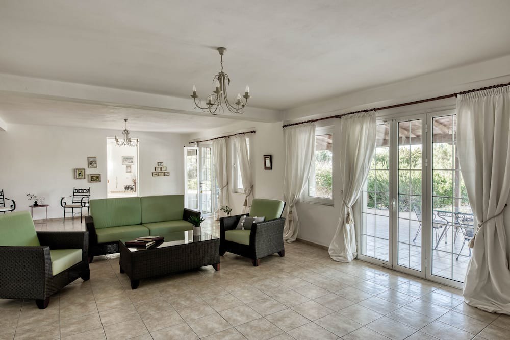 Photo of Livingroom in Lakopetra