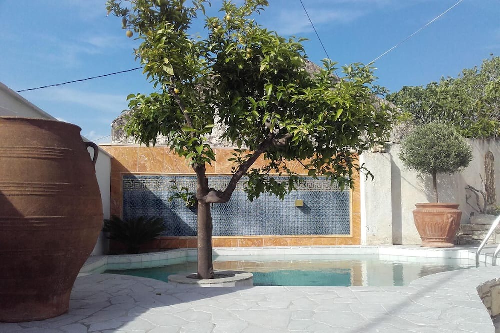 Photo of Outdoor in Alithini