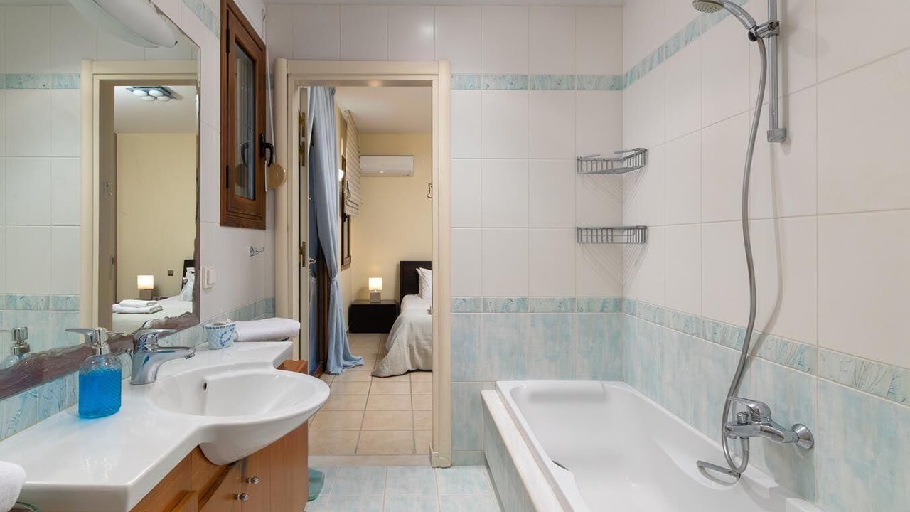Photo of Bathroom in Asgourou