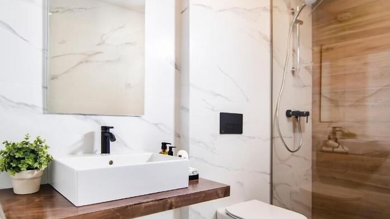 Photo of Bathroom in Volos City Centre