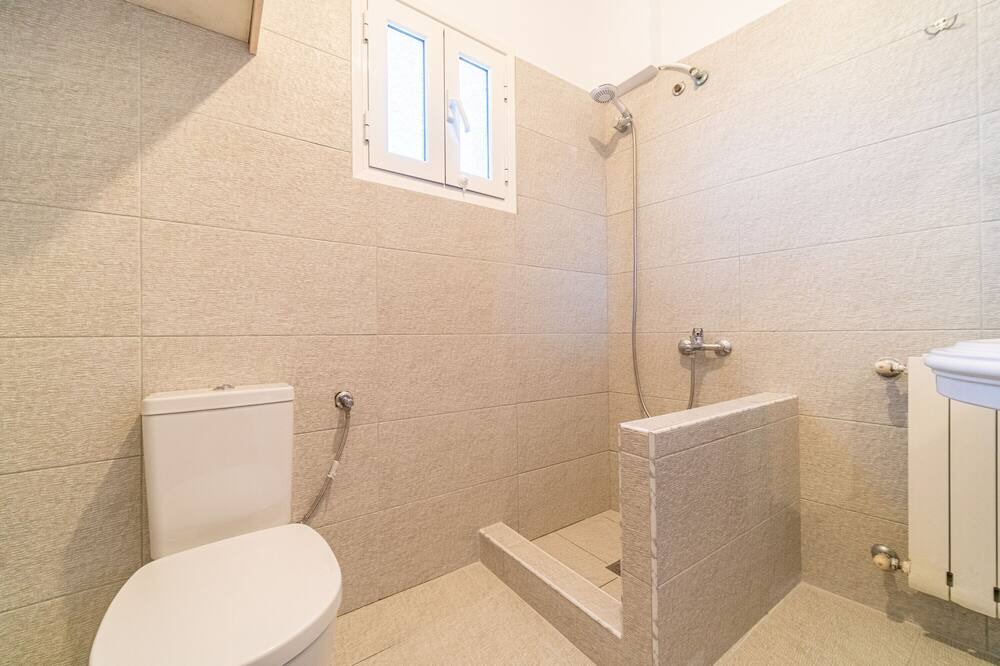 Photo of Bathroom in Kato Korakiana