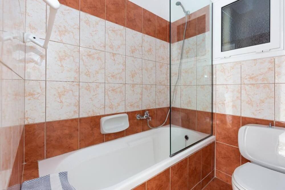 Photo of Bathroom in Petaleia