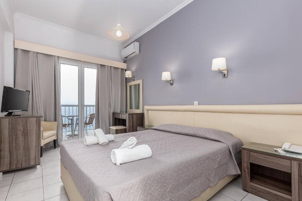 Photo of Bedroom in Petaleia