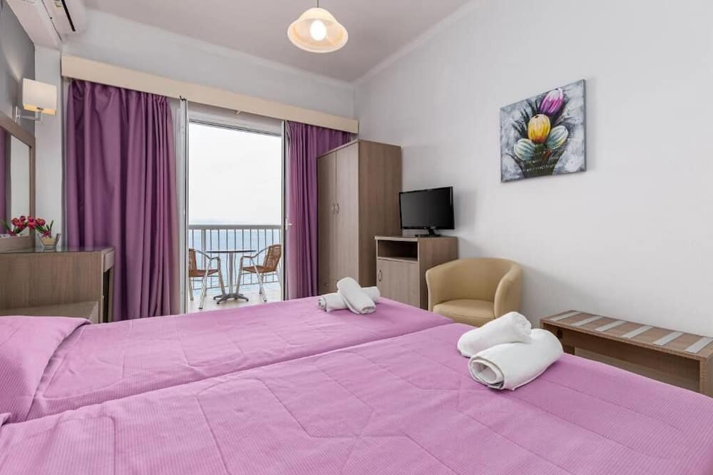 Photo of Bedroom in Petaleia