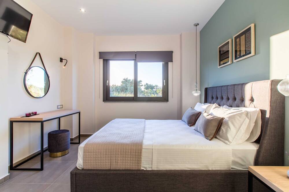Photo of Bedroom in Alikianos