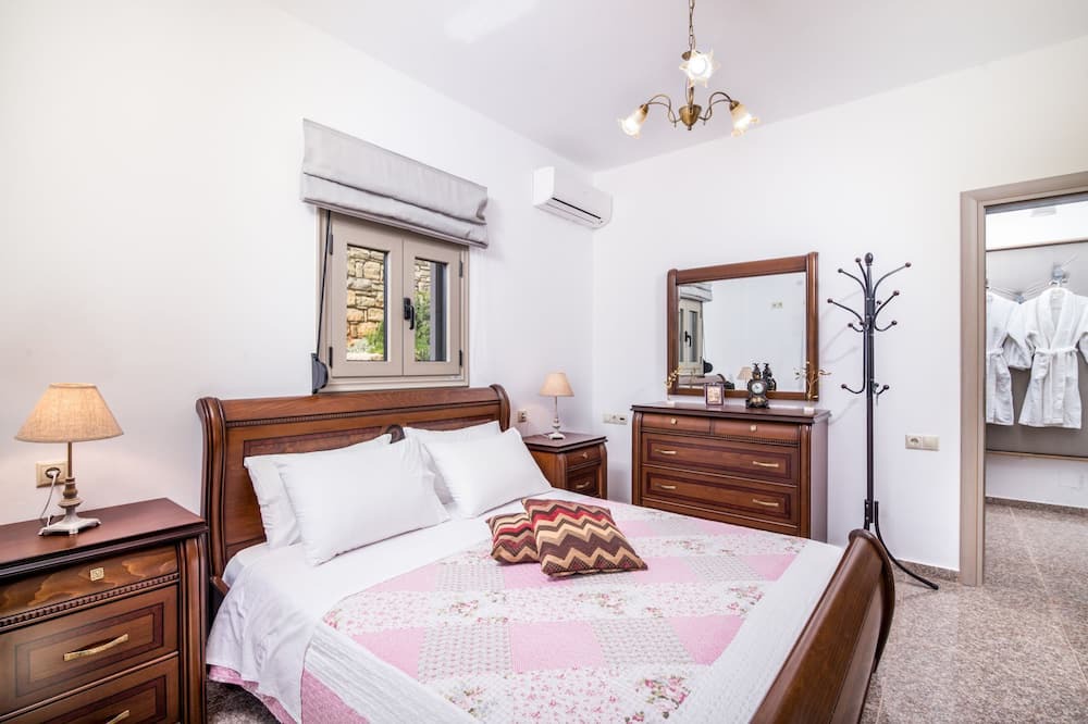 Photo of Bedroom in Pitsidia