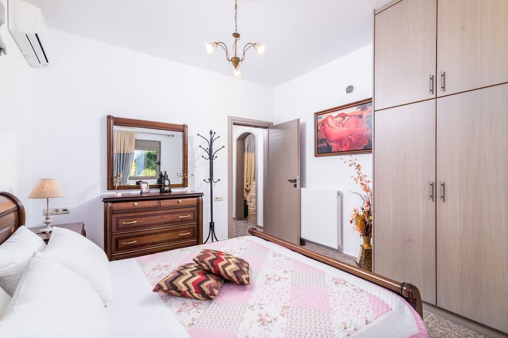 Photo of Bedroom in Pitsidia