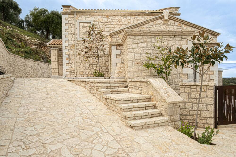 Photo of Outdoor in Peroulion