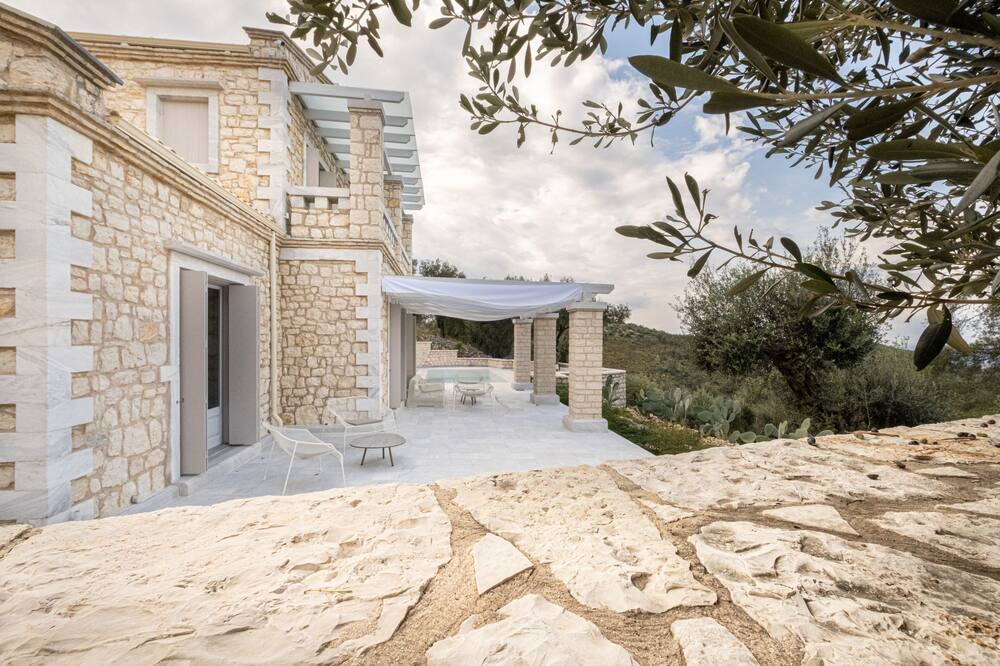 Photo of Outdoor in Peroulion