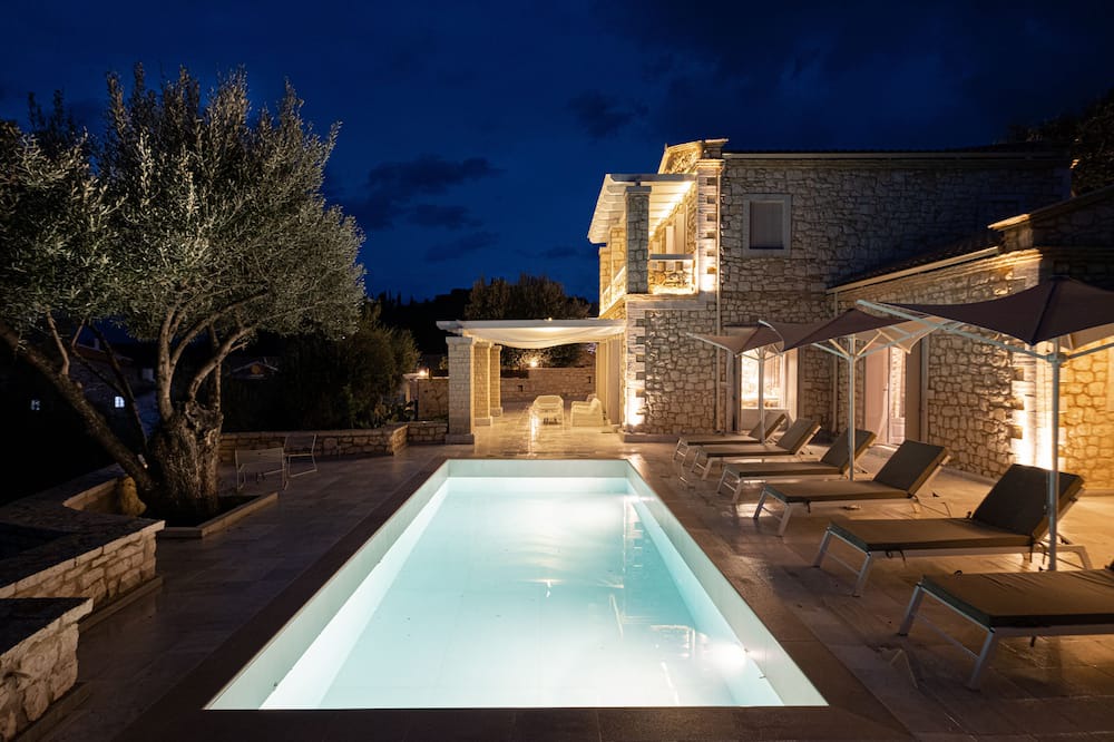 Photo of Outdoor in Peroulion