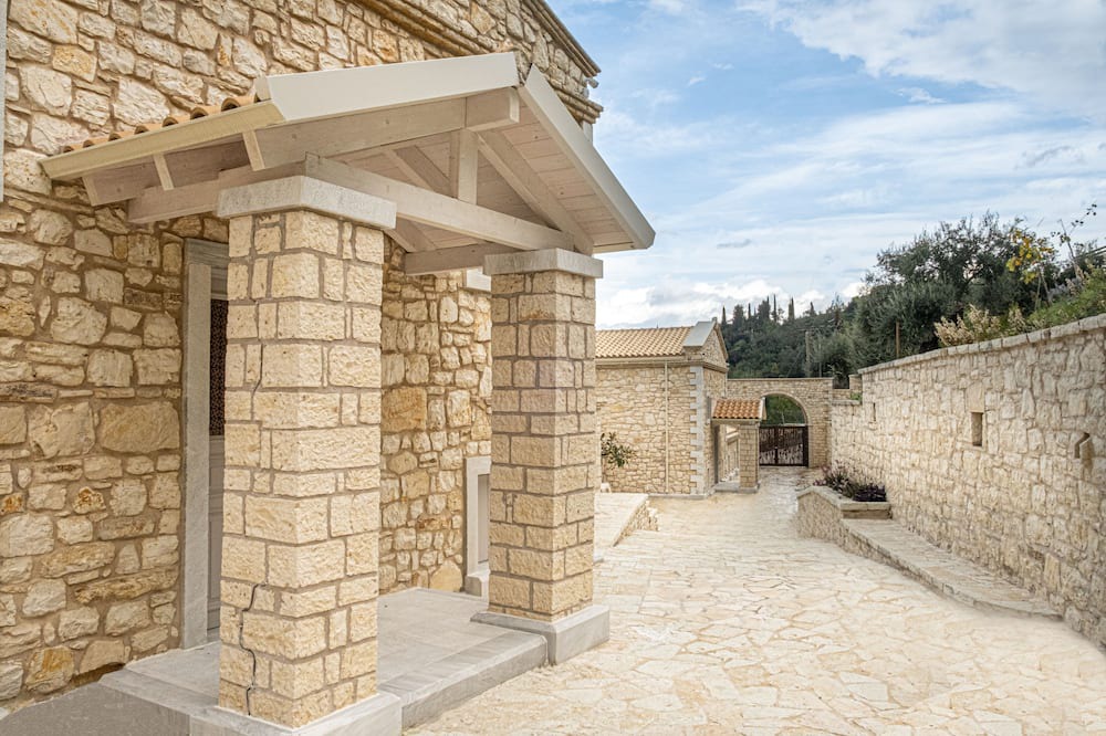 Photo of Outdoor in Peroulion