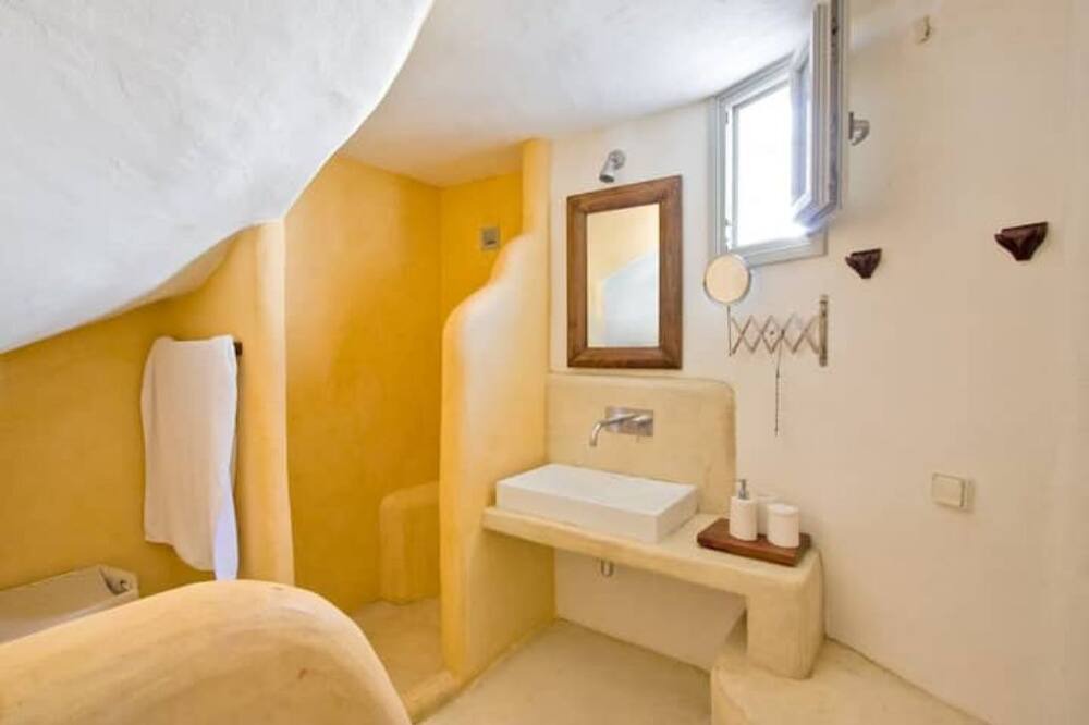 Photo of Bathroom in Marpissa