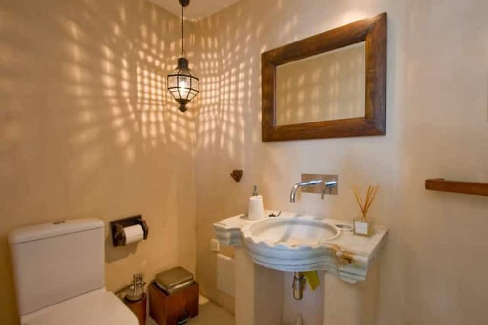 Photo of Bathroom in Marpissa