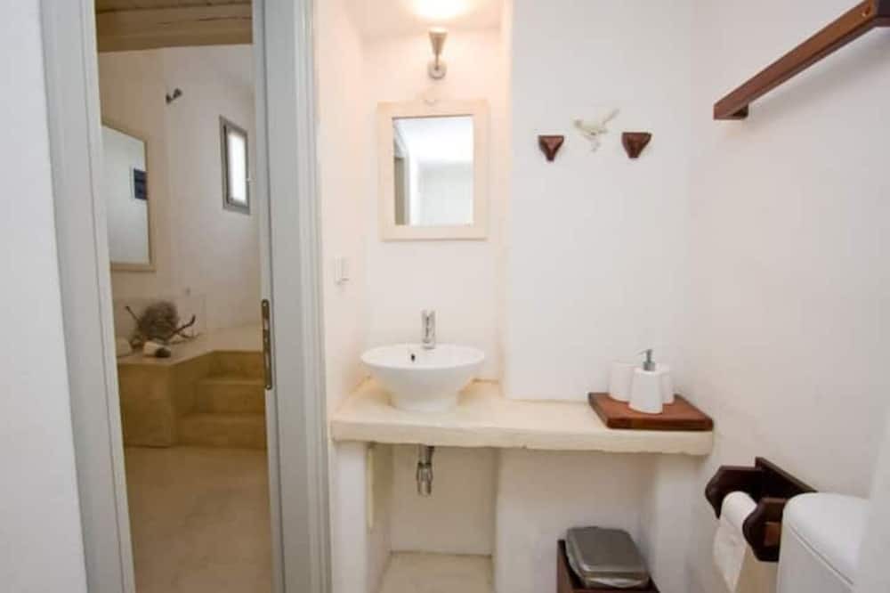Photo of Bathroom in Marpissa