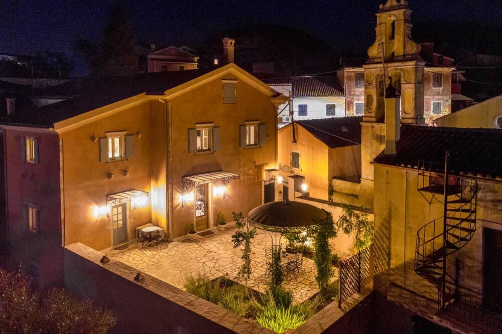 Photo of Outdoor in Achilleio