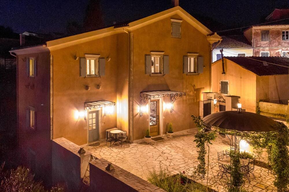 Photo of Outdoor in Achilleio