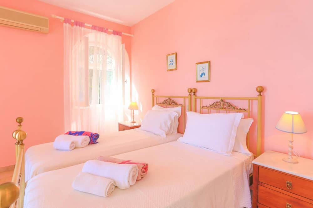 Photo of Bedroom in Katavolos