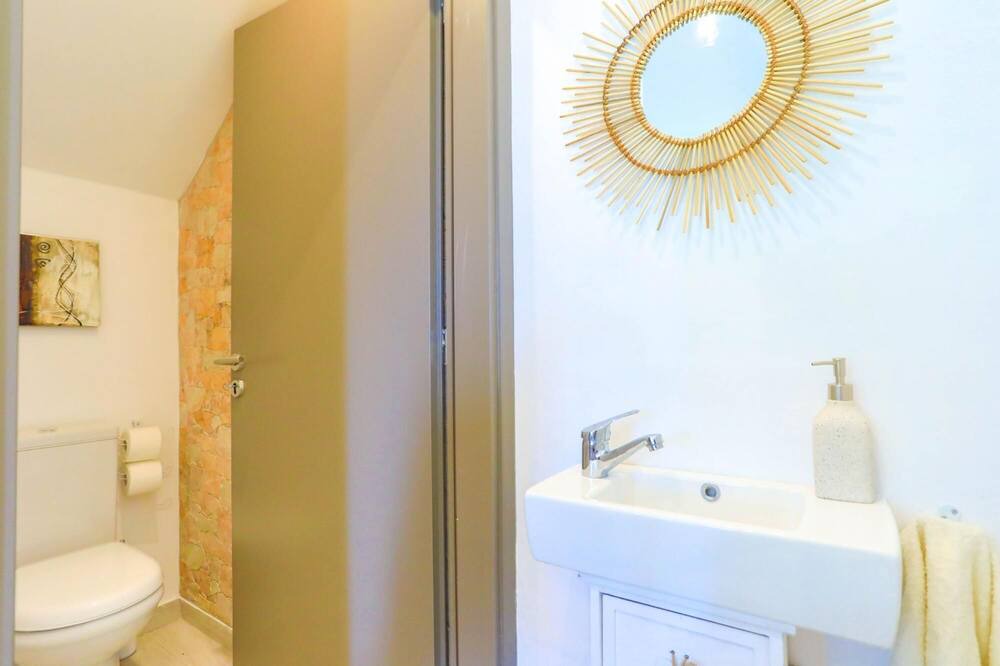 Photo of Bathroom in Agni