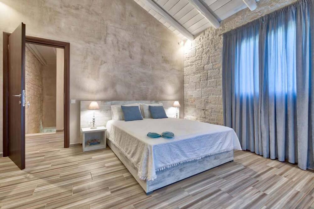 Photo of Bedroom in Alykes