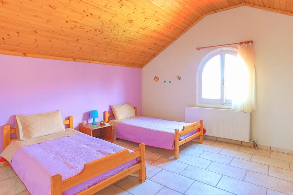 Photo of Bedroom in Petaleia