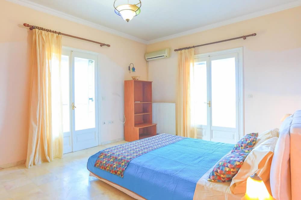 Photo of Bedroom in Petaleia